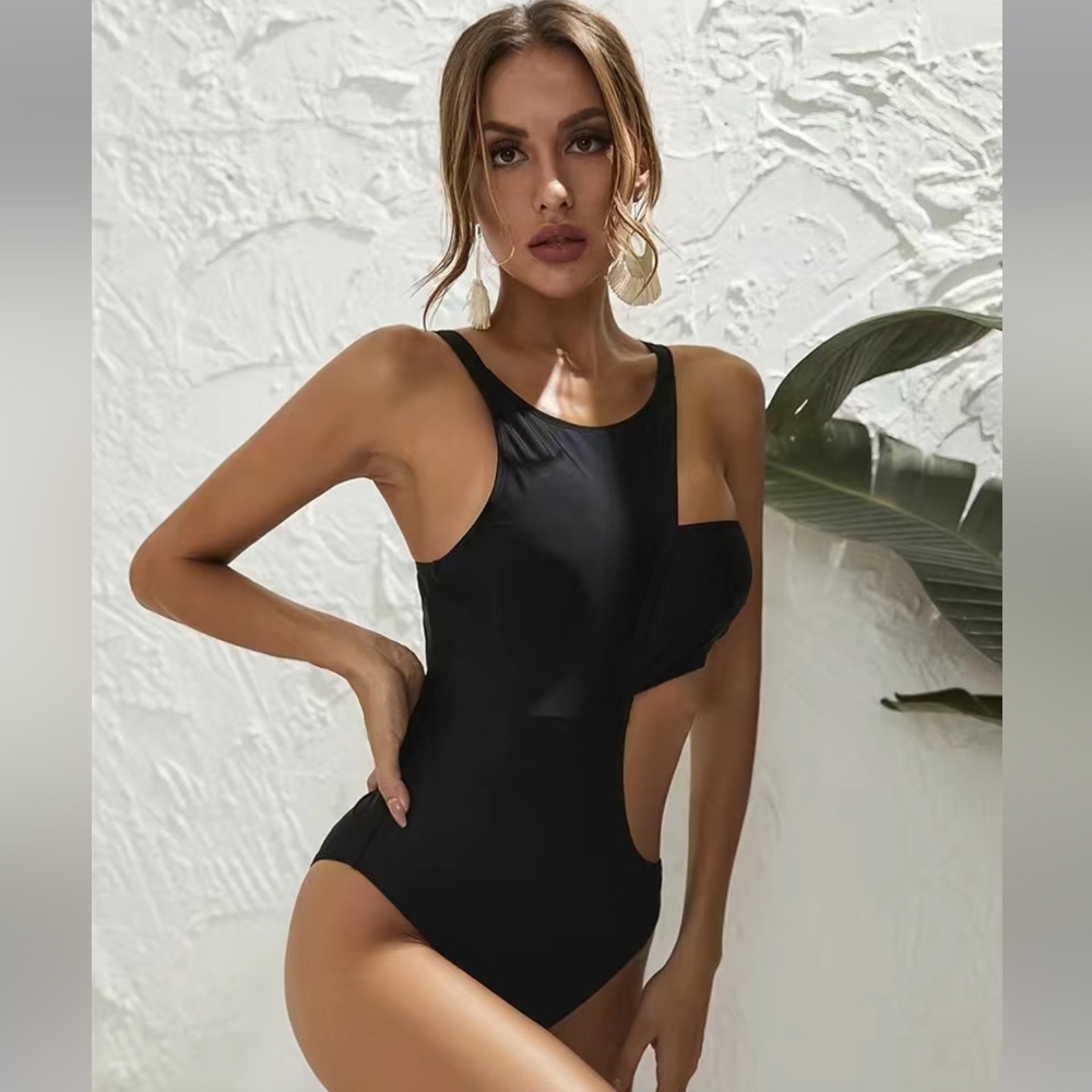 NWOT Cutout Swimsuit sz L